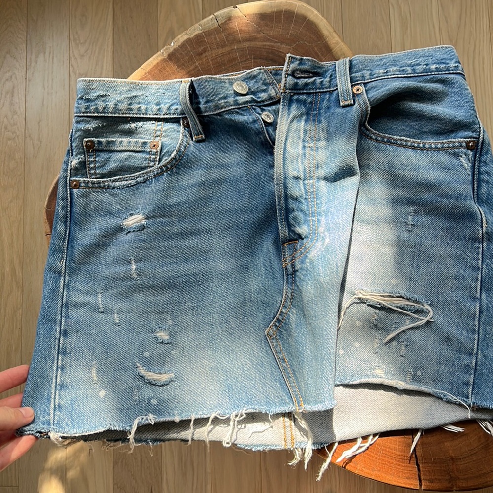 Levi’s distressed denim skirt